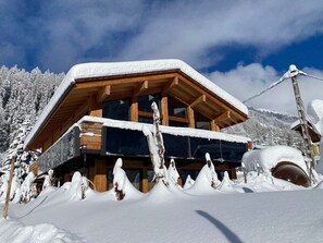 Aïkoa in all its winter majesty, fully renewable energy, mindful luxury