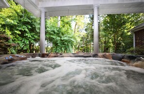 Back Porch / Hot Tub / Lake View