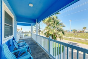 Covered Deck | Seating | < 1 Mile to Beach