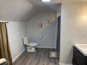 Oversized ensuite bathroom (attached to the upstairs bedroom)