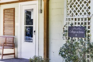 Entrance to Norris Cottage Unit A