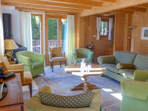 Tabelle, Möbel, Couch, Eigentum, Fenster, Interior Design, Wohnzimmer, Komfort, Fussboden, Stuhl