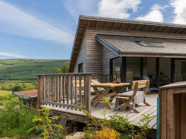 Nuage, Ciel, Plante, Propriété, Bois, Bâtiment, Fleur, Table, Mobilier De Jardin, Lot Terre