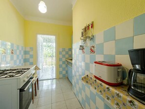 Propriété, Cabinetry, Bâtiment, Gaz Poele, Cuisinière, Comptoir, Cuisine, Appareil De Cuisine, Cooktop, Design Intérieur