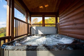 Newly added screened in hot tub!