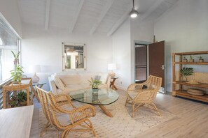 Ceiling fans in each room.  Clean, modern island vibe.