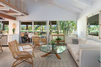 Tropical Modern Home Minutes From the World’s Most Gorgeous Beaches
