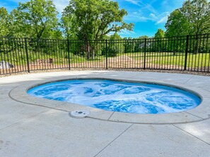 Communal Hot Tub - Open Memorial Day Weekend through Labor Day Weekend