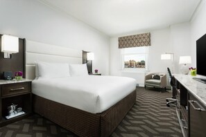Unit with 1 King size bed. Exact unit will be assigned upon arrival. Views, colors and decor may vary.