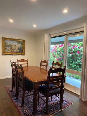 Dinning room 1