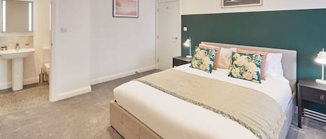 Beach View, Whitby - Host & Stay