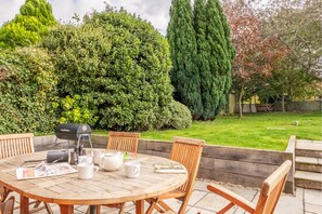 The Sidings, Docking: Dine al fresco in the garden