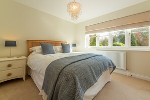 The Sidings, Docking: Master bedroom with king-size bed