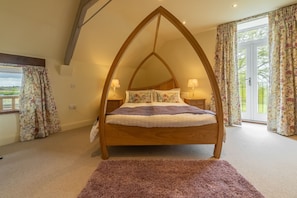 The Big Barn, Snettisham: A bespoke four posted bed in the master bedroom