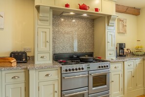 The Big Barn, Snettisham: Well-equipped kitchen with range cooker
