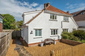 Tide Cottage: A stylish and cosy semi-detached cottage