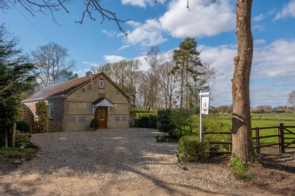 The Old Chapel: Driveway