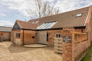 The Old English Barn: A lovely converted barn dating back to the 1700's