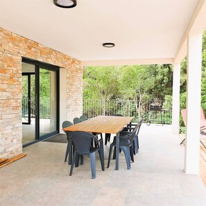 Outdoor dining