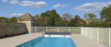 Grande piscine chauffée d'avril à octobre inclus