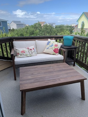 Our beach tree house features 6 decks