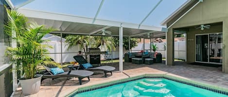 Outdoor living area and Pool