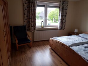 Ferienwohnung OG links, 54qm, max. 2 Erwachsene + 1 Kind