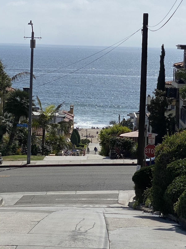 View down 24th St, walking to beach.
