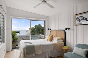 Queen bed (1)