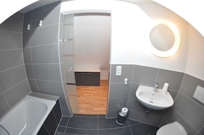 Wannenbad mit WC