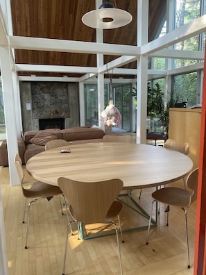 Dining table designed by Le Corbusier (for Cassina). Chairs by Arne Jacobsen