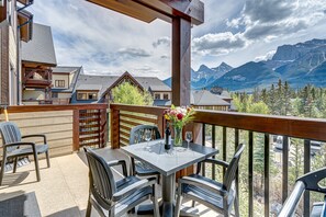 Three Sisters / Lawrence Grassi / Ha Ling Peak / Rundle Mountain ranges