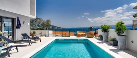 Brand new! Seaview villa Mila with 4 en-suite bedrooms, private heated pool, Finnish sauna, Treadmill