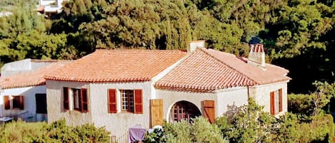 Façade de la maison avec vue sur le golfe