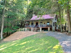 "Very enjoyable stay for us. Loved the front porch." -Craig (April 2025)
