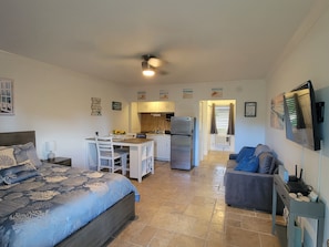 The Unit! Very Efficient! Has everything you need for a wonderful stay!