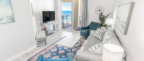 Beachfront living room and balcony, 50" smart tv with Hulu, Disney+ and ESPN+
