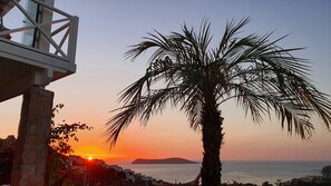 Schönen Meerblick vom Garten als auch Terrasse - am Abend