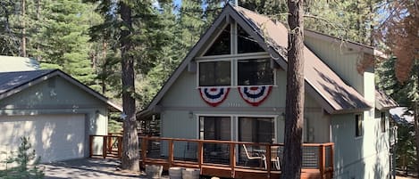 Enclosed deck to keep the dogs in, while still enjoying the fresh mountain air.