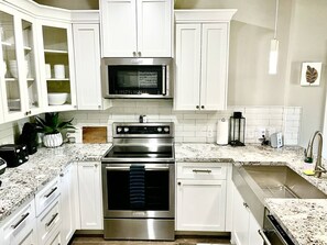 Fully stocked kitchen!