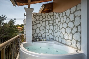 Private spa tub