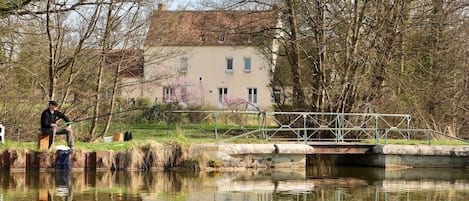 pêcheur devant le gite