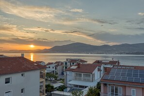 Relax in Okrug Gornji and enjoy the sunset