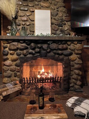 Wood burning fire place to cozy up to!
