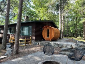 Brand New Barrel Sauna Over looking the waters edge of Sand Lake