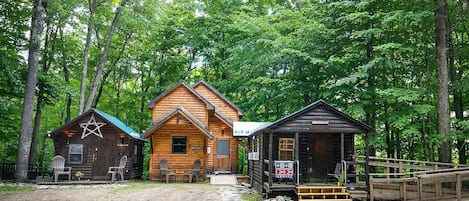 Exterior of the 3 cabins