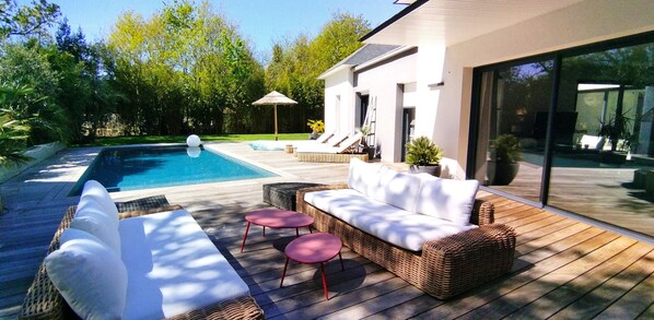 Terrasse et piscine chauffée