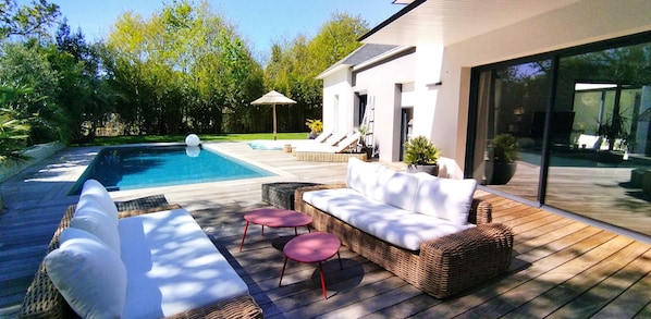 Terrasse et piscine chauffée
