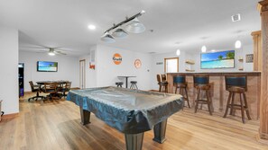 Downstairs area, bar with pool and poker table