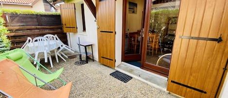 屋外ダイニングエリア